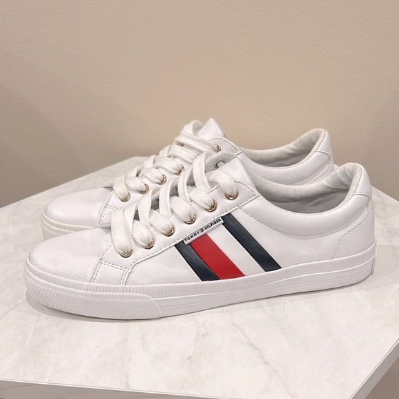 🔥Tommy Hilfiger White Sneakers with Red and Blue Stripes🔥 - Picture 1 of 4